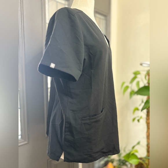FIGS Black Casma Three-Pocket Scrub Top | Size XL - Picture 3 of 10